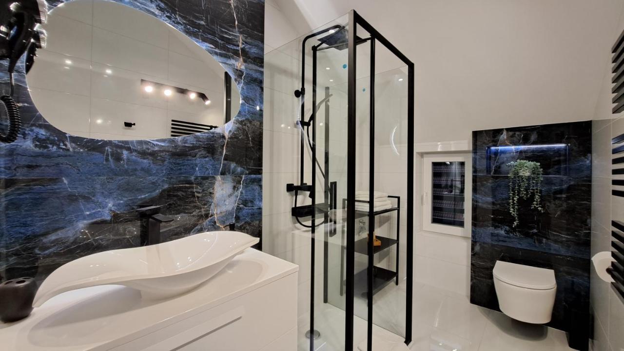 Apartamenty Bujaki อุสทรอน ภายนอก รูปภาพ